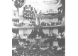 feest van de arbeid rond 1932 versierde binnenkoer.JPG