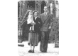 Henri Van Kerckhove met vrouw en kind aan de kerk van Laken.jpg